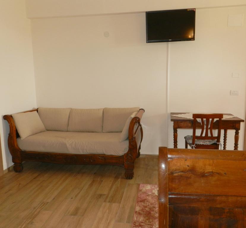 Отель Agriturismo Zio Michele Изола-делла-Скала Экстерьер фото