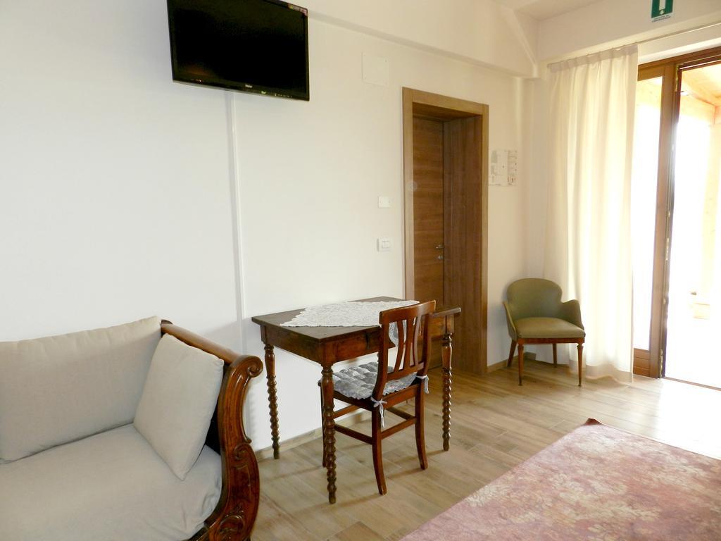 Отель Agriturismo Zio Michele Изола-делла-Скала Экстерьер фото